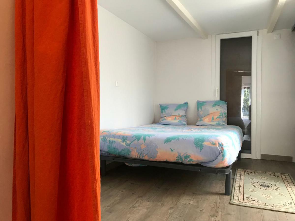 Joli Studio Au Calme Lejlighed Bassens  Eksteriør billede